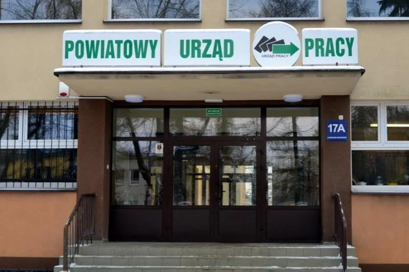 Czy urząd pracy sprawdza zatrudnienie za granicą i jakie dokumenty warto przygotować