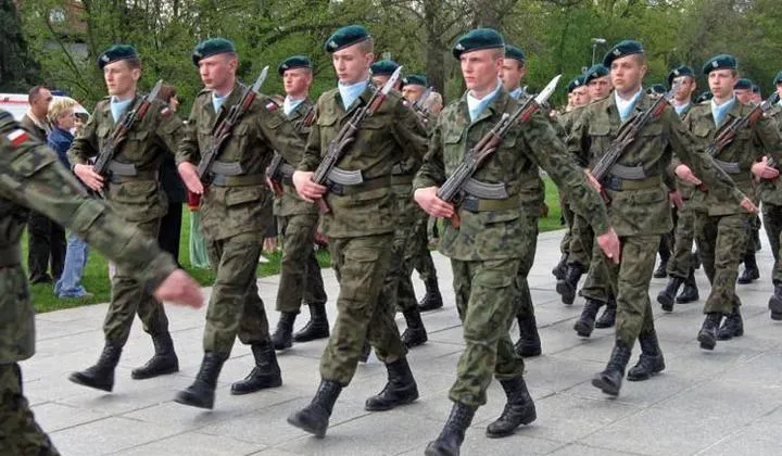 Ile naprawdę zarabia żołnierz zawodowy netto? Oto zaskakujące fakty o pensji!